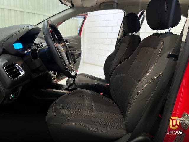 Chevrolet Onix 1.4 MPFI LT 8V FLEX 4P MANUAL 2014/2015 vermelho à venda na Unique Automóveis em Indaiatuba — foto 17