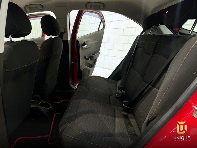 Chevrolet Onix 1.4 MPFI LT 8V FLEX 4P MANUAL 2014/2015 vermelho à venda na Unique Automóveis em Indaiatuba — foto 18