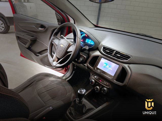 Chevrolet Onix 1.4 MPFI LT 8V FLEX 4P MANUAL 2014/2015 vermelho à venda na Unique Automóveis em Indaiatuba — foto 20