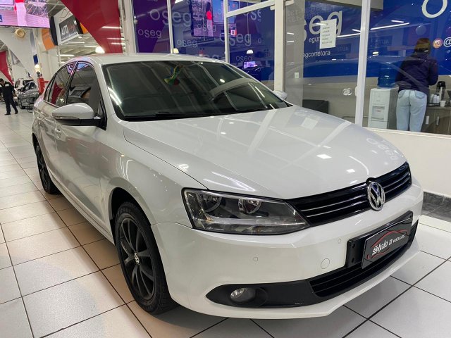 foto do veículo Volkswagen Jetta  hatch 2.0 COMFORTLINE FLEX 4P TIPTRONIC