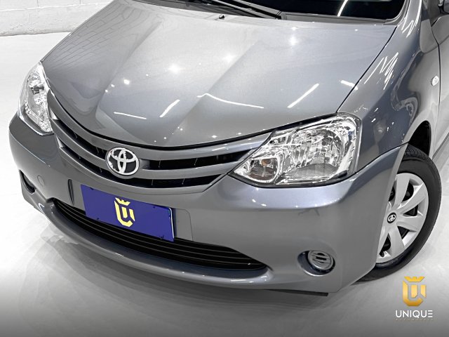 Toyota Etios Hatch 1.3 XS 16V FLEX 4P MANUAL 2013 cinza à venda na Unique Automóveis em Indaiatuba — foto 3
