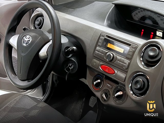 Toyota Etios Hatch 1.3 XS 16V FLEX 4P MANUAL 2013 cinza à venda na Unique Automóveis em Indaiatuba — foto 19