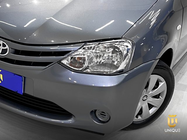 Toyota Etios Hatch 1.3 XS 16V FLEX 4P MANUAL 2013 cinza à venda na Unique Automóveis em Indaiatuba — foto 20