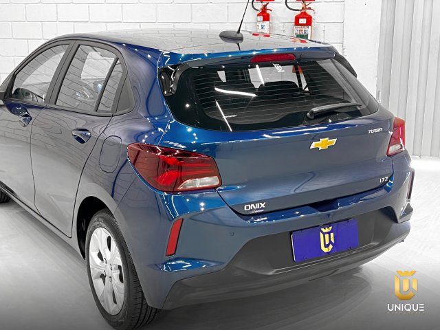 Chevrolet Onix 1.0 TURBO FLEX PLUS LTZ AUTOMÁTICO 2022/2023 azul à venda na Unique Automóveis em Indaiatuba — foto 6