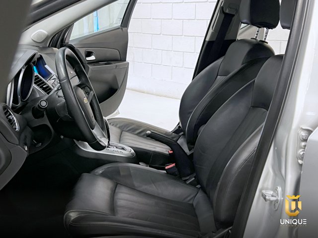 Chevrolet Cruze Sedan 1.8 LT 16V FLEX 4P AUTOMÁTICO 2016 prata à venda na Unique Automóveis em Indaiatuba — foto 12