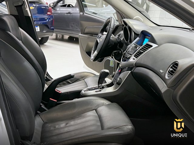 Chevrolet Cruze Sedan 1.8 LT 16V FLEX 4P AUTOMÁTICO 2016 prata à venda na Unique Automóveis em Indaiatuba — foto 15