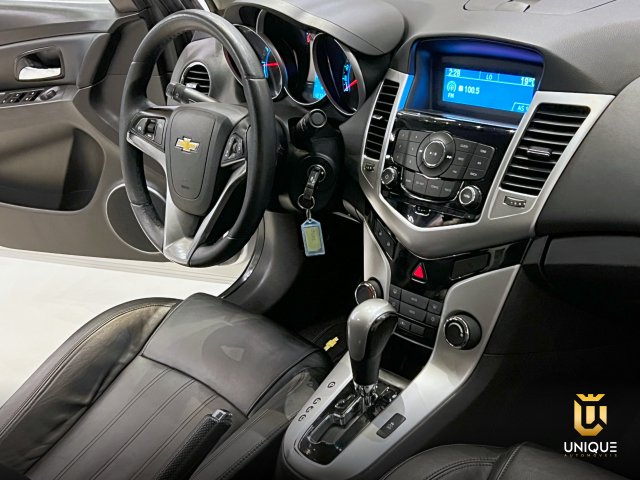 Chevrolet Cruze Sedan 1.8 LT 16V FLEX 4P AUTOMÁTICO 2016 prata à venda na Unique Automóveis em Indaiatuba — foto 16