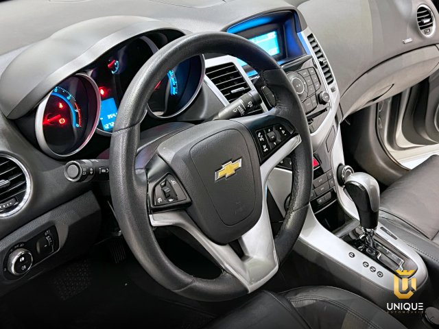 Chevrolet Cruze Sedan 1.8 LT 16V FLEX 4P AUTOMÁTICO 2016 prata à venda na Unique Automóveis em Indaiatuba — foto 18