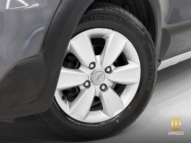 Nissan Livina 1.8 SL X-GEAR 16V FLEX 4P AUTOMÁTICO 2012/2013 cinza à venda na Unique Automóveis em Indaiatuba — foto 7