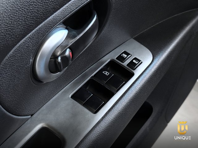 Nissan Livina 1.8 SL X-GEAR 16V FLEX 4P AUTOMÁTICO 2012/2013 cinza à venda na Unique Automóveis em Indaiatuba — foto 20