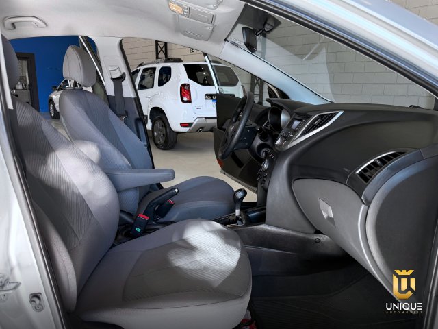 Hyundai Hb20s 1.6 PREMIUM 16V FLEX 4P AUTOMÁTICO 2014/2015 prata à venda na Unique Automóveis em Indaiatuba — foto 18
