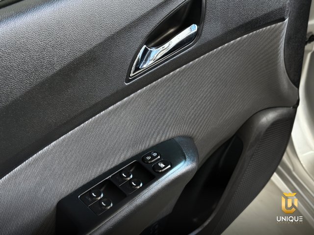 Hyundai Hb20s 1.6 PREMIUM 16V FLEX 4P AUTOMÁTICO 2014/2015 prata à venda na Unique Automóveis em Indaiatuba — foto 20