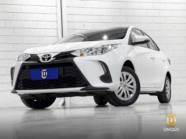 Toyota Yaris Sedan 1.5 16V FLEX SEDAN XL MULTIDRIVE 2022/2023 branco à venda na Unique Automóveis em Indaiatuba — foto 2
