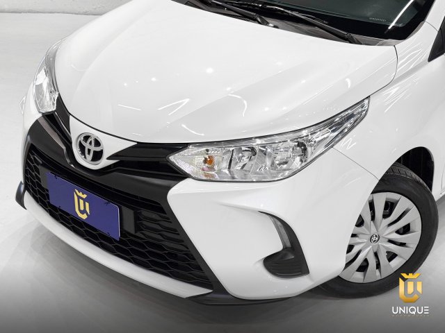 Toyota Yaris Sedan 1.5 16V FLEX SEDAN XL MULTIDRIVE 2022/2023 branco à venda na Unique Automóveis em Indaiatuba — foto 3
