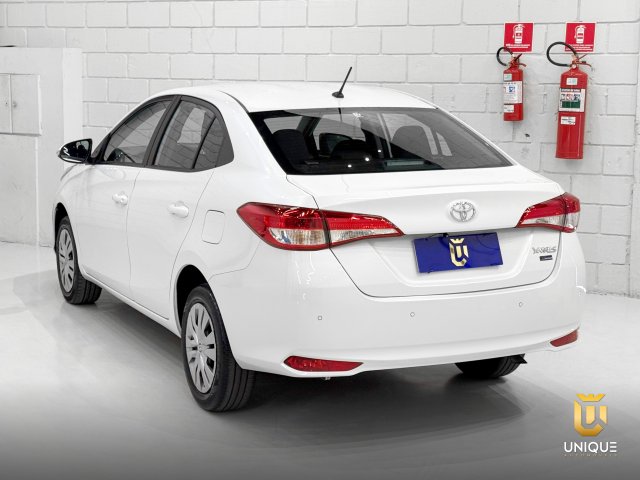 Toyota Yaris Sedan 1.5 16V FLEX SEDAN XL MULTIDRIVE 2022/2023 branco à venda na Unique Automóveis em Indaiatuba — foto 6