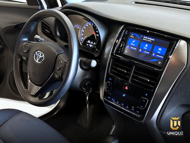 Toyota Yaris Sedan 1.5 16V FLEX SEDAN XL MULTIDRIVE 2022/2023 branco à venda na Unique Automóveis em Indaiatuba — foto 17