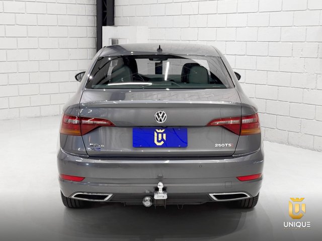 Volkswagen Jetta 1.4 250 TSI TOTAL FLEX R-LINE TIPTRONIC 2018/2019 cinza à venda na Unique Automóveis em Indaiatuba — foto 5