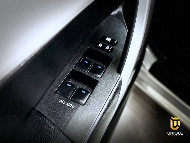 Toyota Corolla 2.0 XEI 16V FLEX 4P AUTOMÁTICO 2016/2017 prata à venda na Unique Automóveis em Indaiatuba — foto 13