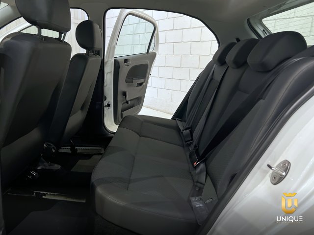 Volkswagen Gol 1.0 12V MPI TOTALFLEX 4P MANUAL 2022/2023 branco à venda na Unique Automóveis em Indaiatuba — foto 18