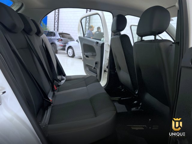 Volkswagen Gol 1.0 12V MPI TOTALFLEX 4P MANUAL 2022/2023 branco à venda na Unique Automóveis em Indaiatuba — foto 20