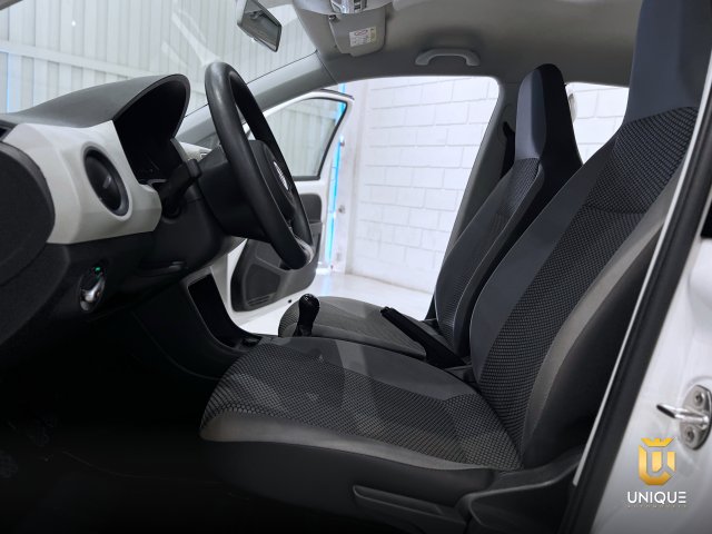 Volkswagen Up 1.0 MPI MOVE UP 12V FLEX 4P MANUAL 2016 branco à venda na Unique Automóveis em Indaiatuba — foto 19