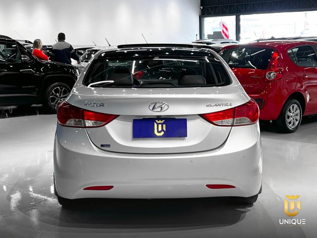 Hyundai Elantra 1.8 GLS 16V GASOLINA 4P AUTOMÁTICO 2012/2013 prata à venda na Unique Automóveis em Indaiatuba — foto 5