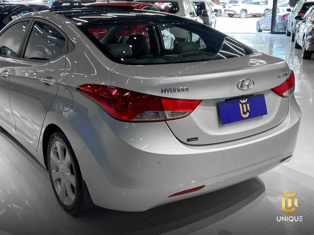 Hyundai Elantra 1.8 GLS 16V GASOLINA 4P AUTOMÁTICO 2012/2013 prata à venda na Unique Automóveis em Indaiatuba — foto 6