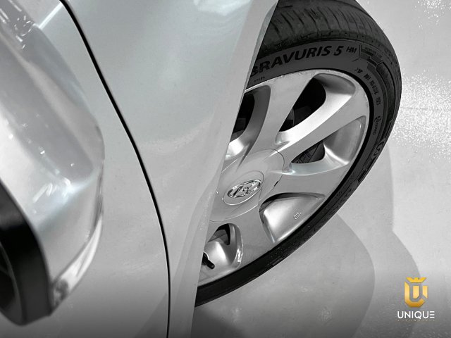 Hyundai Elantra 1.8 GLS 16V GASOLINA 4P AUTOMÁTICO 2012/2013 prata à venda na Unique Automóveis em Indaiatuba — foto 8