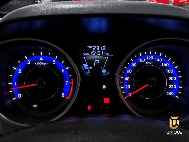 Hyundai Elantra 1.8 GLS 16V GASOLINA 4P AUTOMÁTICO 2012/2013 prata à venda na Unique Automóveis em Indaiatuba — foto 9