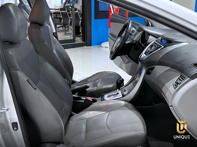 Hyundai Elantra 1.8 GLS 16V GASOLINA 4P AUTOMÁTICO 2012/2013 prata à venda na Unique Automóveis em Indaiatuba — foto 19