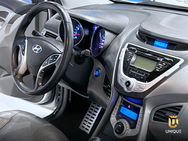 Hyundai Elantra 1.8 GLS 16V GASOLINA 4P AUTOMÁTICO 2012/2013 prata à venda na Unique Automóveis em Indaiatuba — foto 20