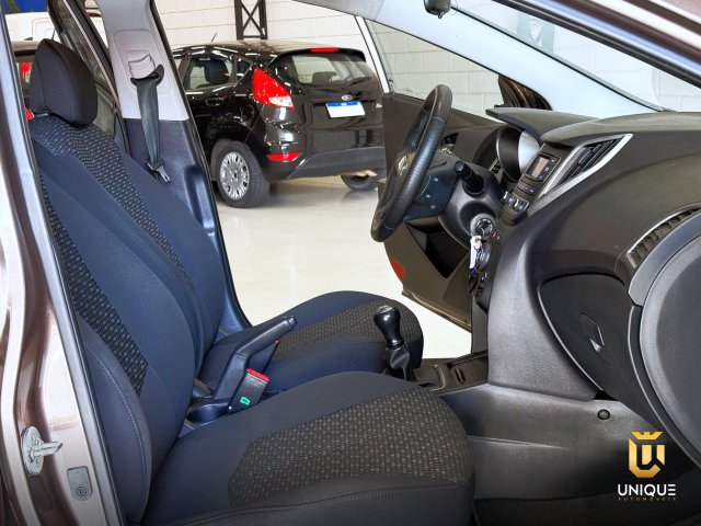 Hyundai Hb20 1.0 COMFORT 12V FLEX 4P MANUAL 2017/2018 marrom à venda na Unique Automóveis em Indaiatuba — foto 16