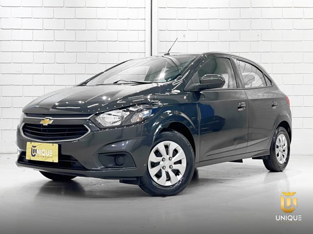Chevrolet Onix 1.0 MPFI LT 8V FLEX 4P MANUAL 2018 cinza à venda na Unique Automóveis em Indaiatuba — foto 2
