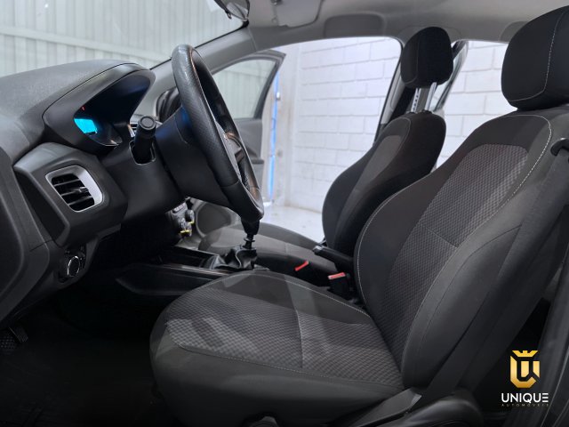 Chevrolet Onix 1.0 MPFI LT 8V FLEX 4P MANUAL 2018 cinza à venda na Unique Automóveis em Indaiatuba — foto 15