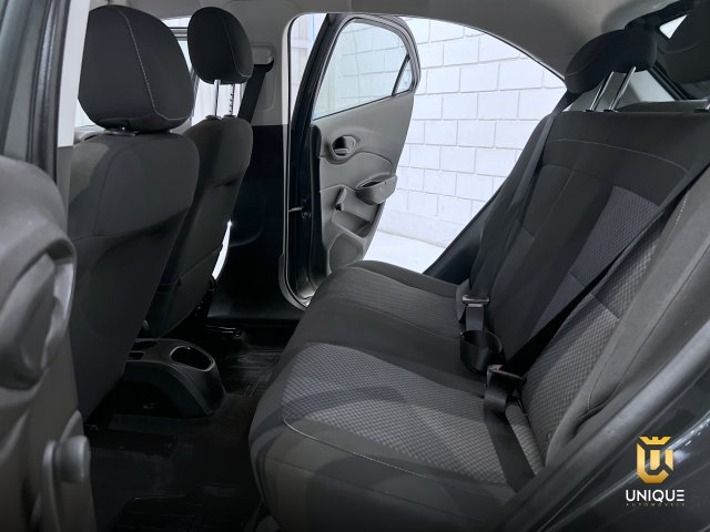 Chevrolet Onix 1.0 MPFI LT 8V FLEX 4P MANUAL 2018 cinza à venda na Unique Automóveis em Indaiatuba — foto 17