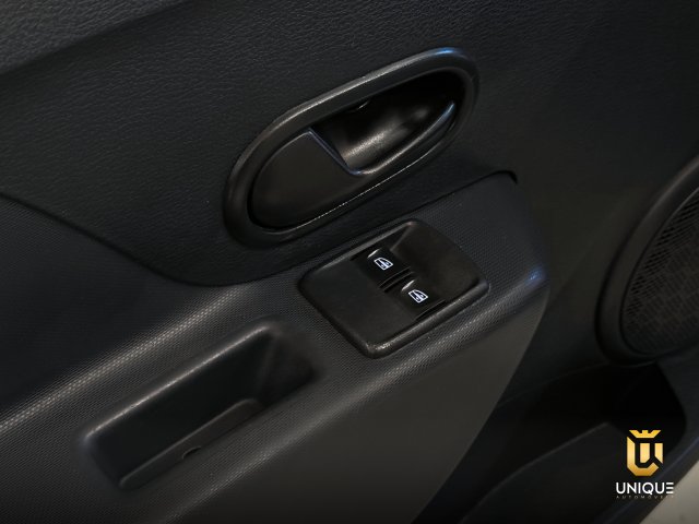 Renault Sandero 1.0 12V SCE FLEX LIFE MANUAL 2019/2020 branco à venda na Unique Automóveis em Indaiatuba — foto 13