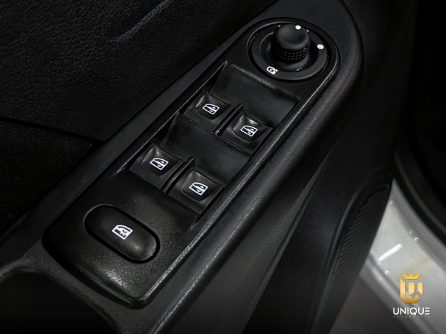 Renault Captur 1.6 16V SCE FLEX ZEN X-TRONIC 2018/2019 branco à venda na Unique Automóveis em Indaiatuba — foto 11