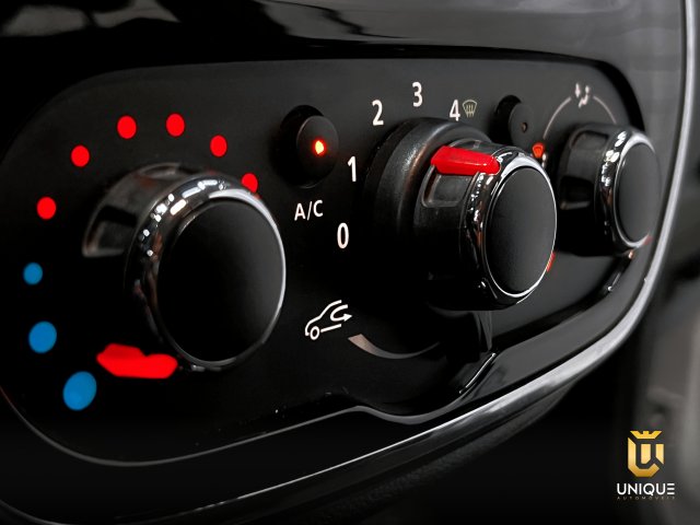 Renault Captur 1.6 16V SCE FLEX ZEN X-TRONIC 2018/2019 branco à venda na Unique Automóveis em Indaiatuba — foto 13