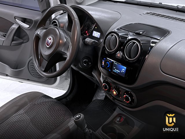 Fiat Palio 1.0 MPI ATTRACTIVE 8V FLEX 4P MANUAL 2014/2015 branco à venda na Unique Automóveis em Indaiatuba — foto 15