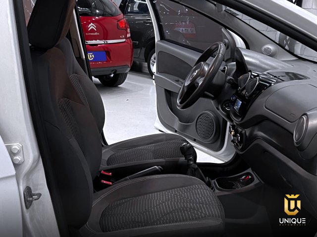 Fiat Palio 1.0 MPI ATTRACTIVE 8V FLEX 4P MANUAL 2014/2015 branco à venda na Unique Automóveis em Indaiatuba — foto 18