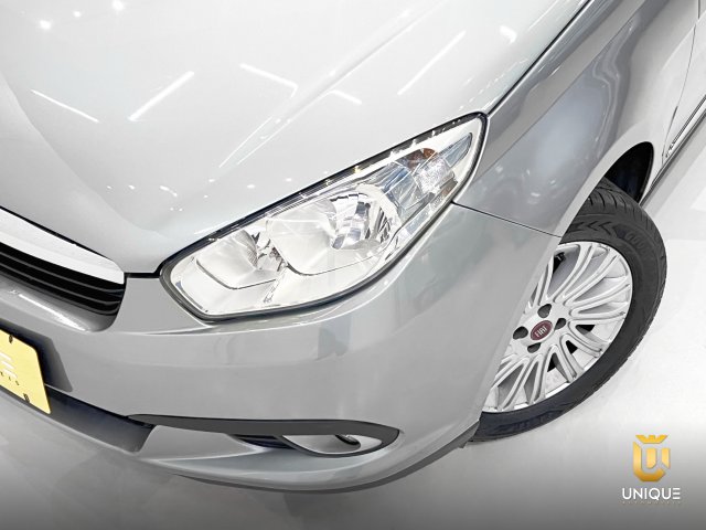 Fiat Grand Siena 1.6 MPI ESSENCE 16V FLEX 4P MANUAL 2013 cinza à venda na Unique Automóveis em Indaiatuba — foto 3