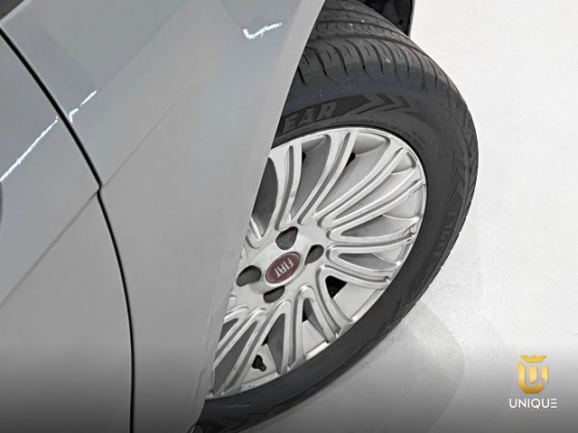 Fiat Grand Siena 1.6 MPI ESSENCE 16V FLEX 4P MANUAL 2013 cinza à venda na Unique Automóveis em Indaiatuba — foto 9