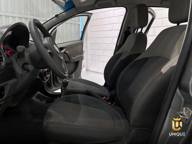 Fiat Grand Siena 1.6 MPI ESSENCE 16V FLEX 4P MANUAL 2013 cinza à venda na Unique Automóveis em Indaiatuba — foto 17