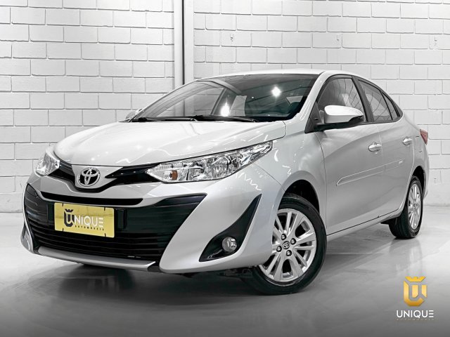 Toyota Yaris Sedan 1.5 16V FLEX SEDAN XL PLUS TECH MULTIDRIVE 2018/2019 prata à venda na Unique Automóveis em Indaiatuba — foto 2