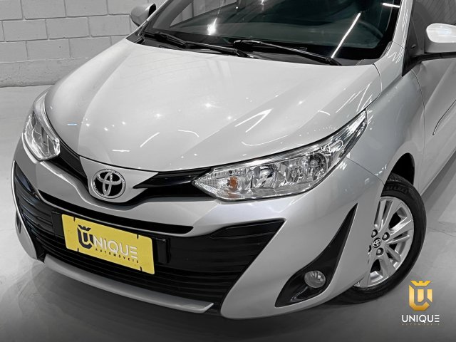 Toyota Yaris Sedan 1.5 16V FLEX SEDAN XL PLUS TECH MULTIDRIVE 2018/2019 prata à venda na Unique Automóveis em Indaiatuba — foto 3