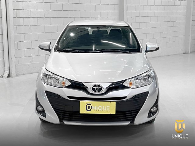 Toyota Yaris Sedan 1.5 16V FLEX SEDAN XL PLUS TECH MULTIDRIVE 2018/2019 prata à venda na Unique Automóveis em Indaiatuba — foto 4