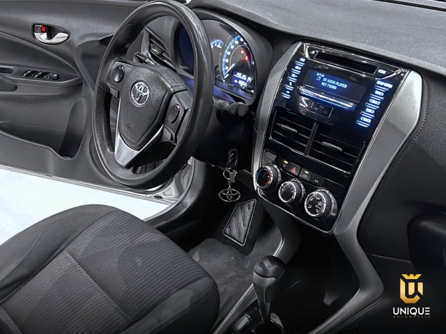 Toyota Yaris Sedan 1.5 16V FLEX SEDAN XL PLUS TECH MULTIDRIVE 2018/2019 prata à venda na Unique Automóveis em Indaiatuba — foto 14