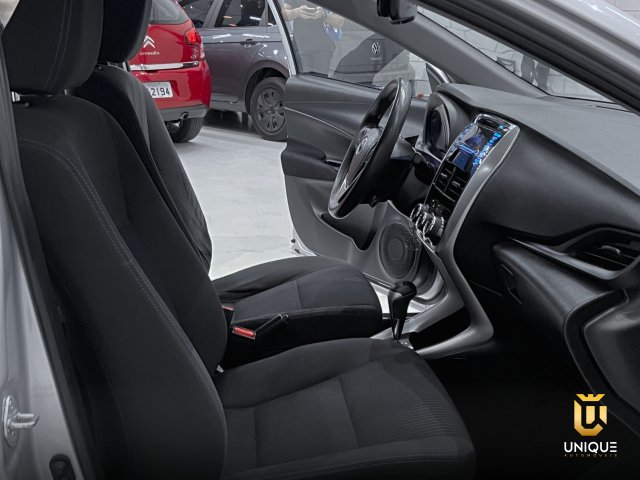 Toyota Yaris Sedan 1.5 16V FLEX SEDAN XL PLUS TECH MULTIDRIVE 2018/2019 prata à venda na Unique Automóveis em Indaiatuba — foto 15