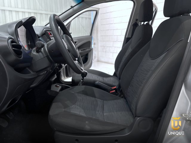 Fiat Uno 1.0 FIREFLY FLEX ATTRACTIVE 4P MANUAL 2016/2017 prata à venda na Unique Automóveis em Indaiatuba — foto 15