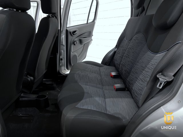 Fiat Uno 1.0 FIREFLY FLEX ATTRACTIVE 4P MANUAL 2016/2017 prata à venda na Unique Automóveis em Indaiatuba — foto 17